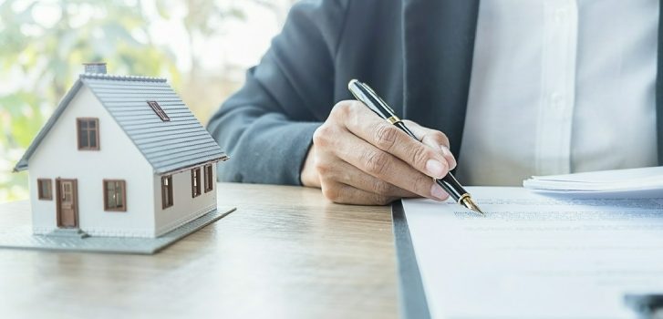 Jak wygląda proces przeniesienia własności nieruchomości?